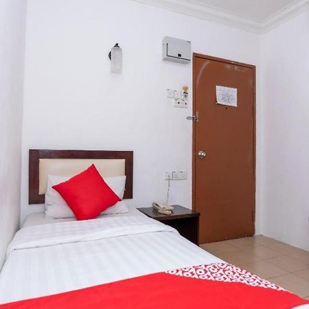 Super Oyo 1114 Neo Pegasus Hotel Segamat Esterno foto