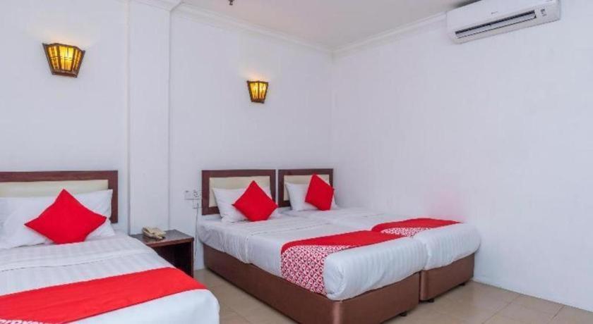 Super Oyo 1114 Neo Pegasus Hotel Segamat Esterno foto