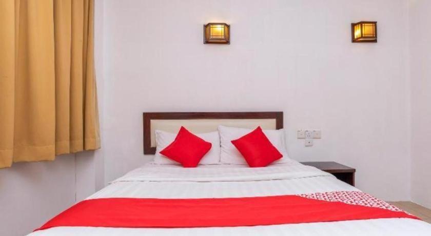 Super Oyo 1114 Neo Pegasus Hotel Segamat Esterno foto