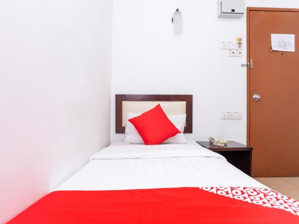 Super Oyo 1114 Neo Pegasus Hotel Segamat Esterno foto