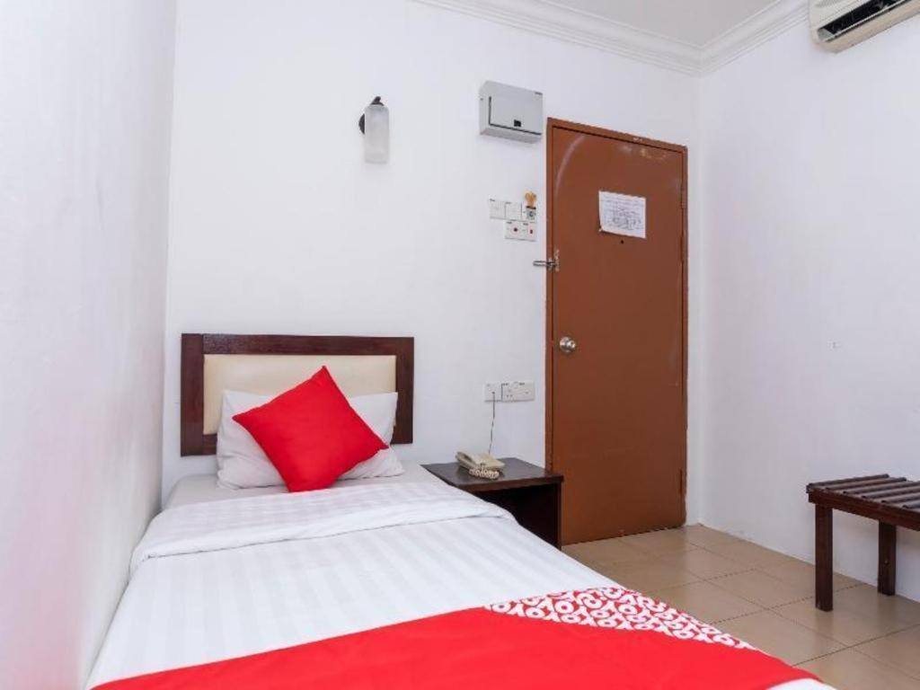 Super Oyo 1114 Neo Pegasus Hotel Segamat Esterno foto