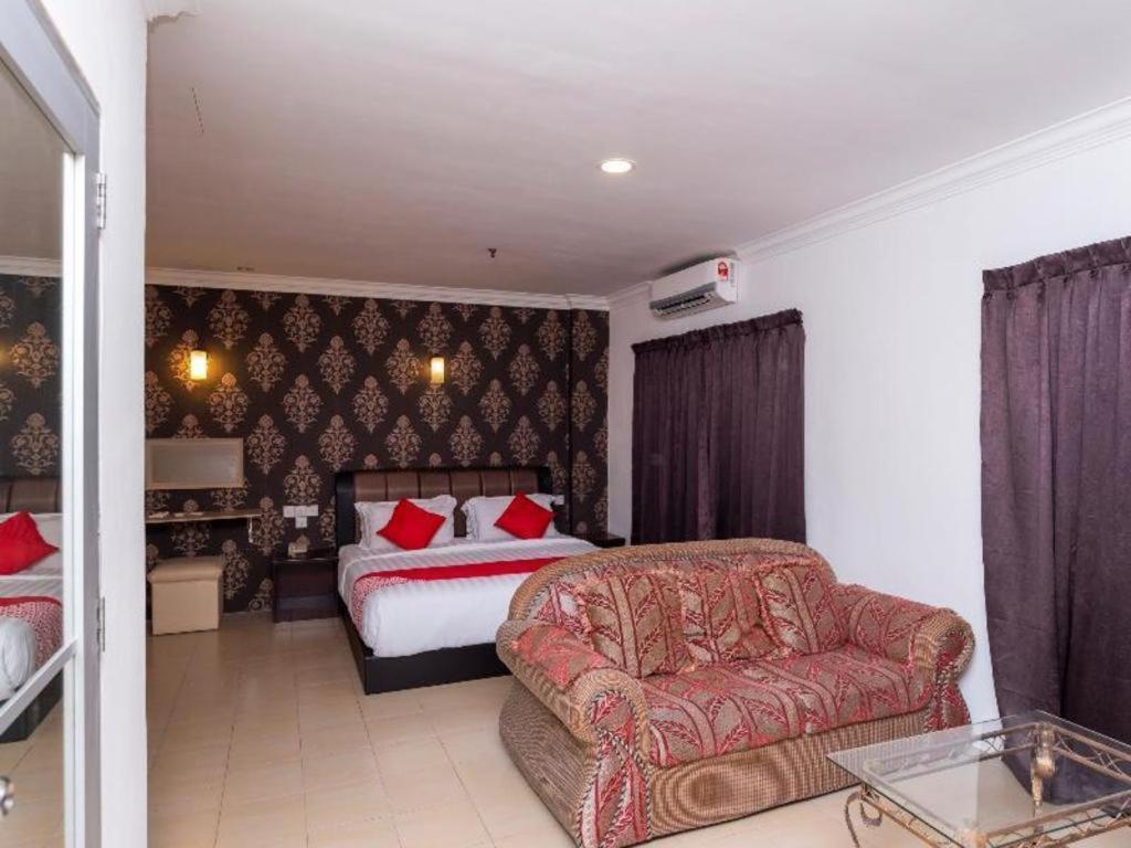 Super Oyo 1114 Neo Pegasus Hotel Segamat Esterno foto