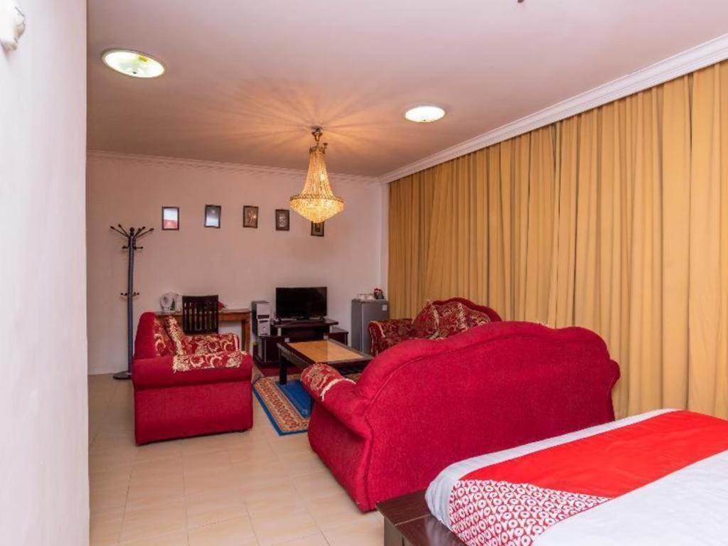 Super Oyo 1114 Neo Pegasus Hotel Segamat Esterno foto