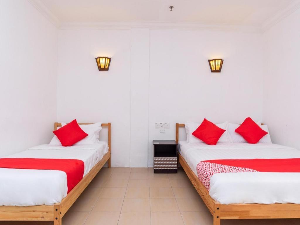 Super Oyo 1114 Neo Pegasus Hotel Segamat Esterno foto